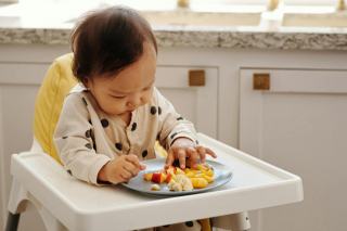 Bébé qui ne veut pas manger : comprendre et agir sans stress