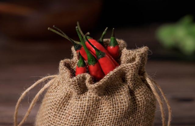 Les aliments épicés pendant l'allaitement : impact sur bébé et conseils pratiques