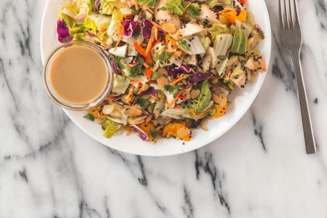 Vinaigrette enceinte et grossesse : guide alimentation Produits industriels à remplacer pendant la grossesse : vinaigrettes et salades