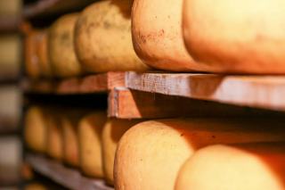 Raclette enceinte : fromages, charcuterie et bons réflexes
