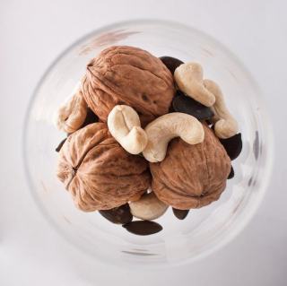 Noix enceinte : amandes, cajou et oléagineux pendant la grossesse
