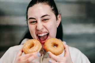 Calories femme enceinte : besoins réels par trimestre