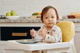 Diversification menée par bébé : principes et premiers aliments